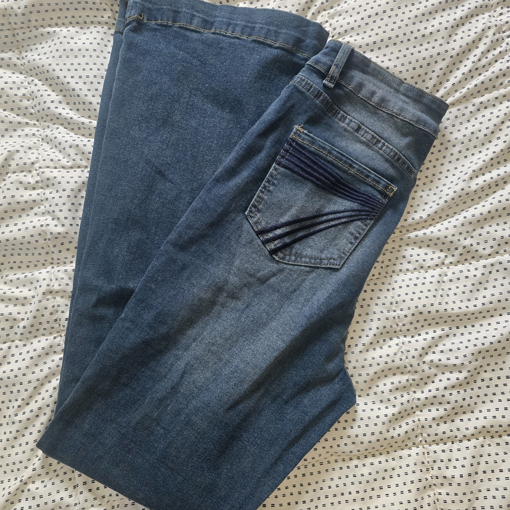 Women's Flare Jeans in Medium Blue Wash 7  Pocket